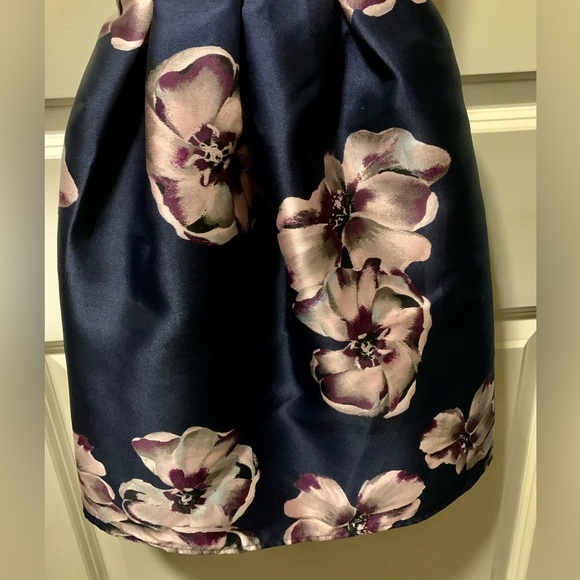 Flattering Midnight Doll Floral Dress🌸 perfect for a fancy occasion - Picture 4 of 5